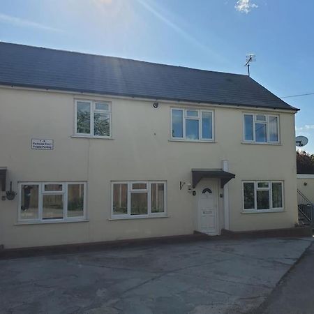 Central Windsor 2 Bedroom Flat With Free Parking Экстерьер фото