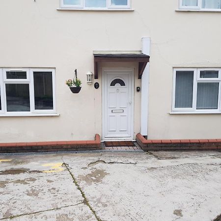 Central Windsor 2 Bedroom Flat With Free Parking Экстерьер фото