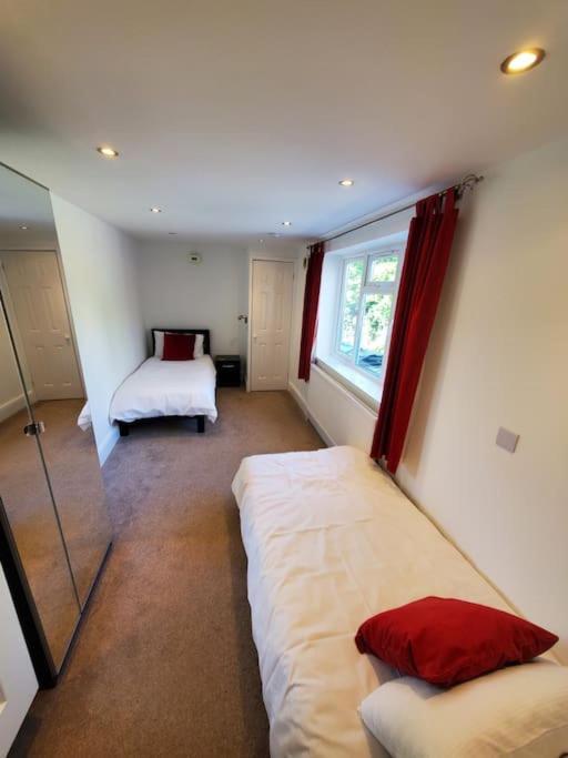 Central Windsor 2 Bedroom Flat With Free Parking Экстерьер фото