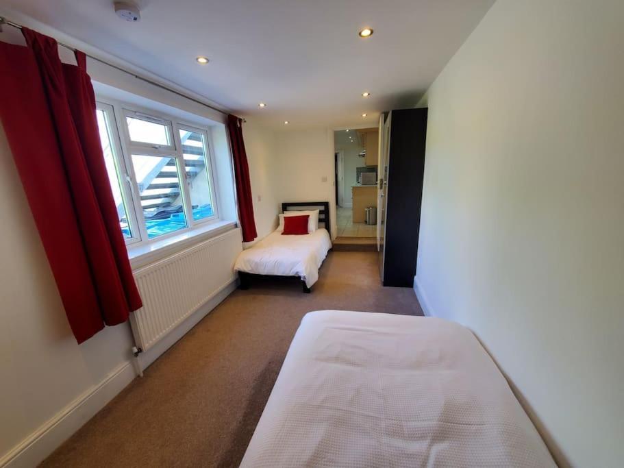 Central Windsor 2 Bedroom Flat With Free Parking Экстерьер фото