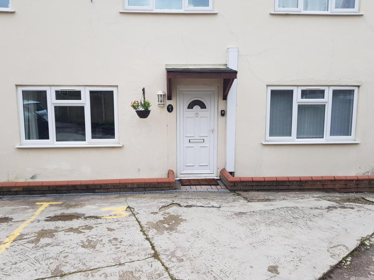 Central Windsor 2 Bedroom Flat With Free Parking Экстерьер фото